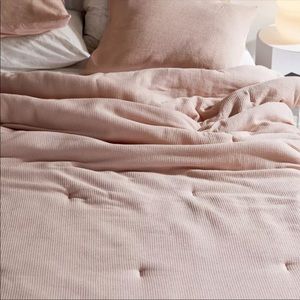 Urban Outfitters Waffle Twin XL Size Pink Comforter
